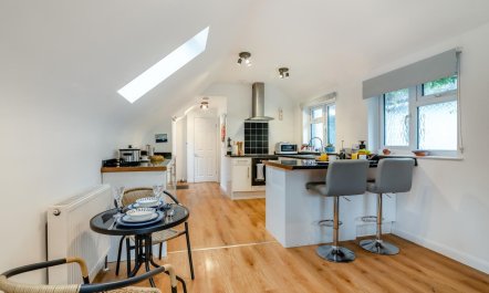 1 Bed in Hindhead 9