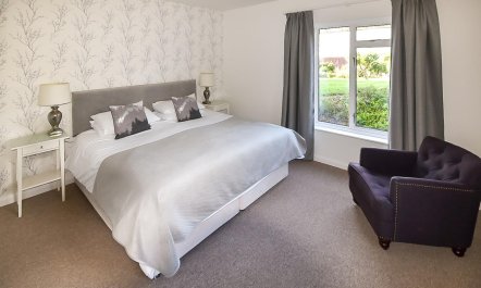 2 Bed in Old Cleeve 3