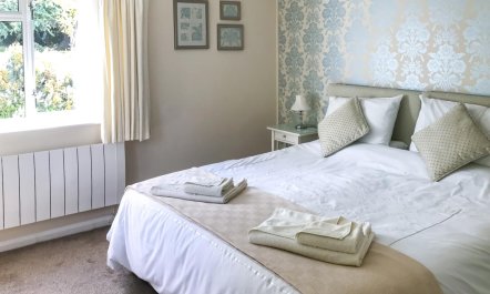 2 Bed in Old Cleeve 4