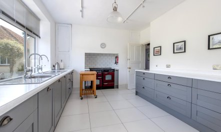 5 Bed in Old Cleeve 3