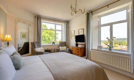 5 Bed in Old Cleeve 6