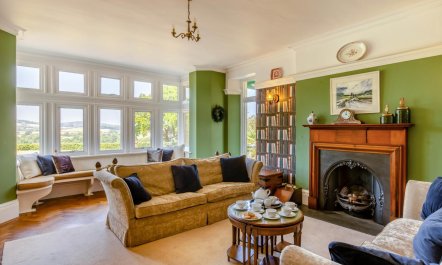 5 Bed in Old Cleeve 2