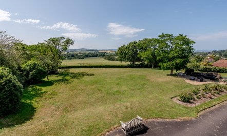 5 Bed in Old Cleeve 2