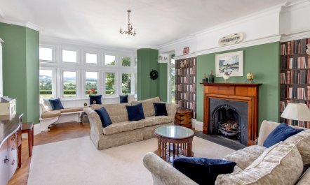 5 Bed in Old Cleeve 5