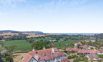5 Bed in Old Cleeve 1