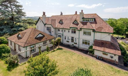 5 Bed in Old Cleeve 1