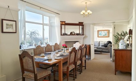 5 Bed in Old Cleeve 4