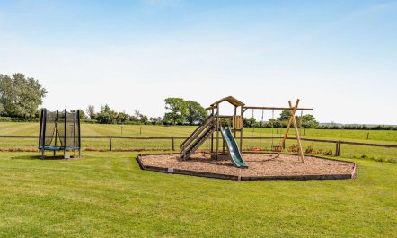 1 Bed in Stour Row 5