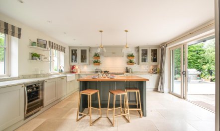 5 Bed in Devizes 2