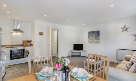 2 Bed in Brixham 3