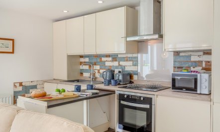 2 Bed in Dartmouth 1