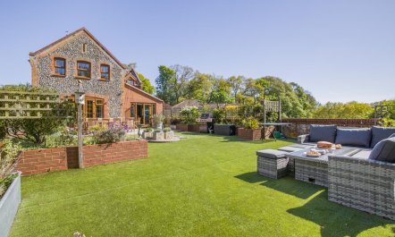 5 Bed in Holt 9