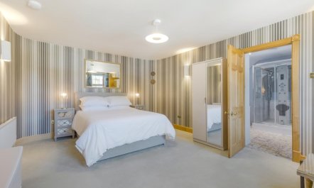 5 Bed in Holt 2