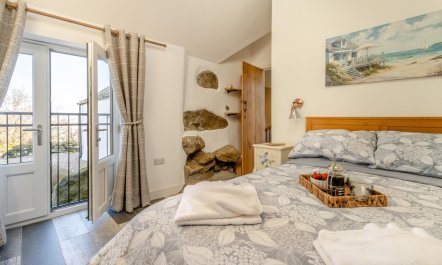 2 Bed in Rhiw 4