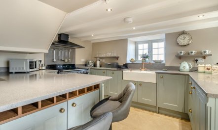 2 Bed in Rhiw 8