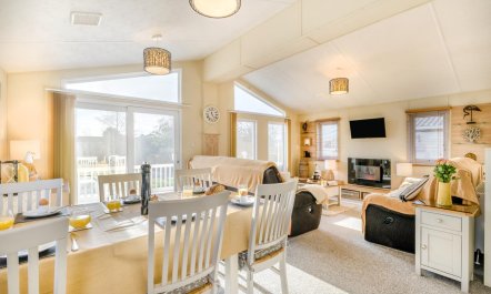 3 Bed in Burgh Castle, Great Yarmouth 1