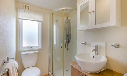 3 Bed in Burgh Castle, Great Yarmouth 8