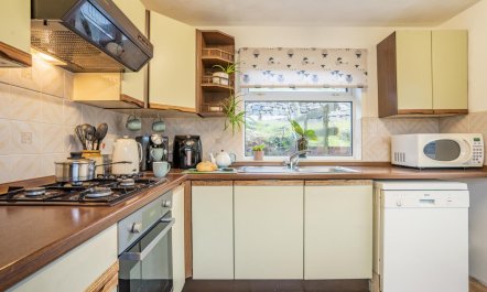 2 Bed in Trefil 7