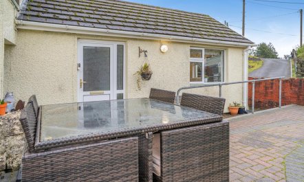 2 Bed in Trefil 6