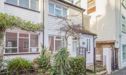 2 Bed in Lyme Regis 1