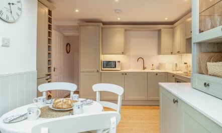 2 Bed in Lyme Regis 9