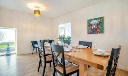 4 Bed in Golcar 8