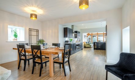 4 Bed in Golcar 9