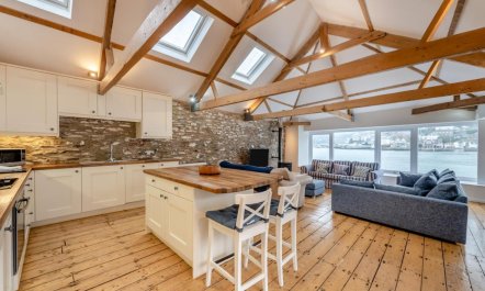 6 Bed in Dartmouth 1