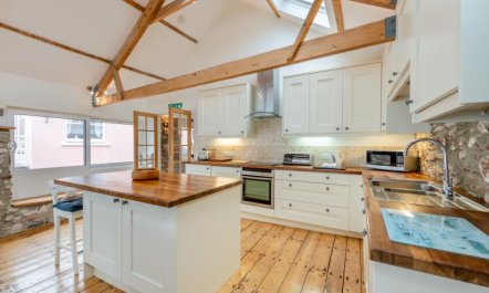 6 Bed in Dartmouth 7