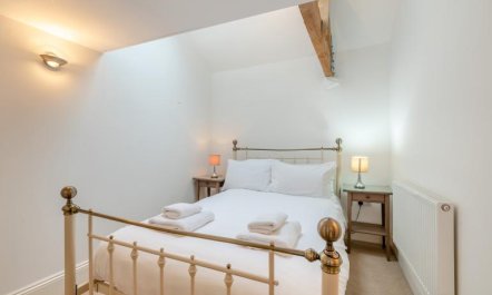 6 Bed in Dartmouth 9