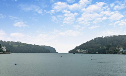 6 Bed in Dartmouth
