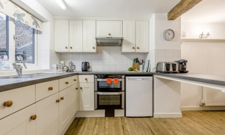 3 Bed in Stratton Strawless 4