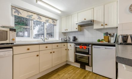 3 Bed in Stratton Strawless 3
