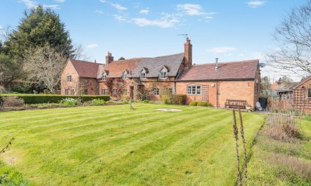 4 Bed in Shrawley