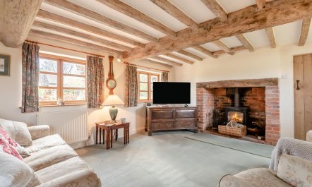 4 Bed in Shrawley 2