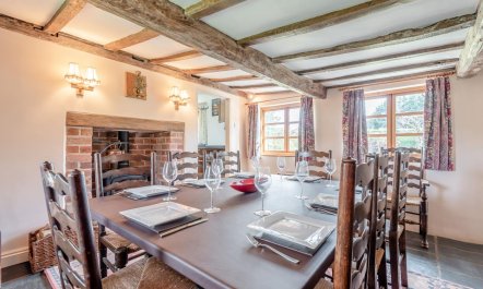 4 Bed in Shrawley 4