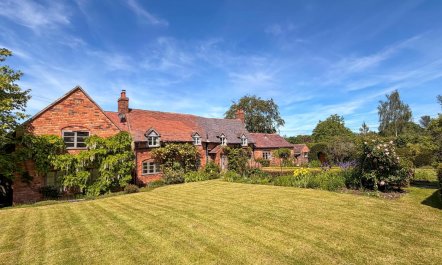 4 Bed in Shrawley