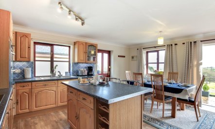 4 Bed in Upton Cross 6