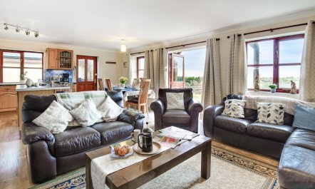 4 Bed in Upton Cross 3