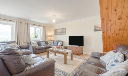 4 Bed in Upton Cross 2
