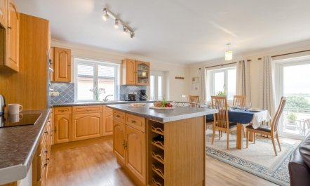 4 Bed in Upton Cross 1
