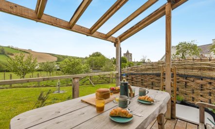 1 Bed in Llanfihangel-y-Creuddyn 2