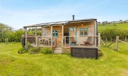 1 Bed in Llanfihangel-y-Creuddyn 1