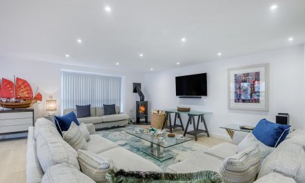 4 Bed in Penshore 9