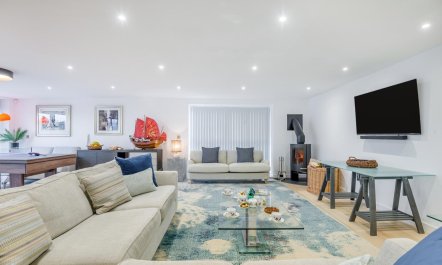 4 Bed in Penshore 1