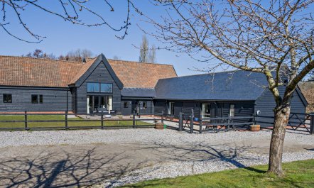 6 Bed in Ardleigh 1