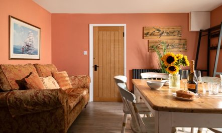 2 Bed in Alkham 1