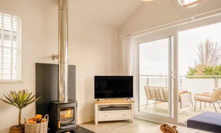 2 Bed in Totland Bay 2