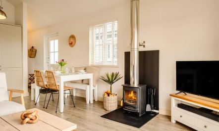2 Bed in Totland Bay 1