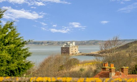 2 Bed in Totland Bay 3